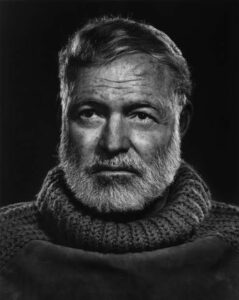 Ernest Hemingway - fotografia czarno-biała