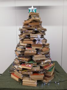 Choinka z książek