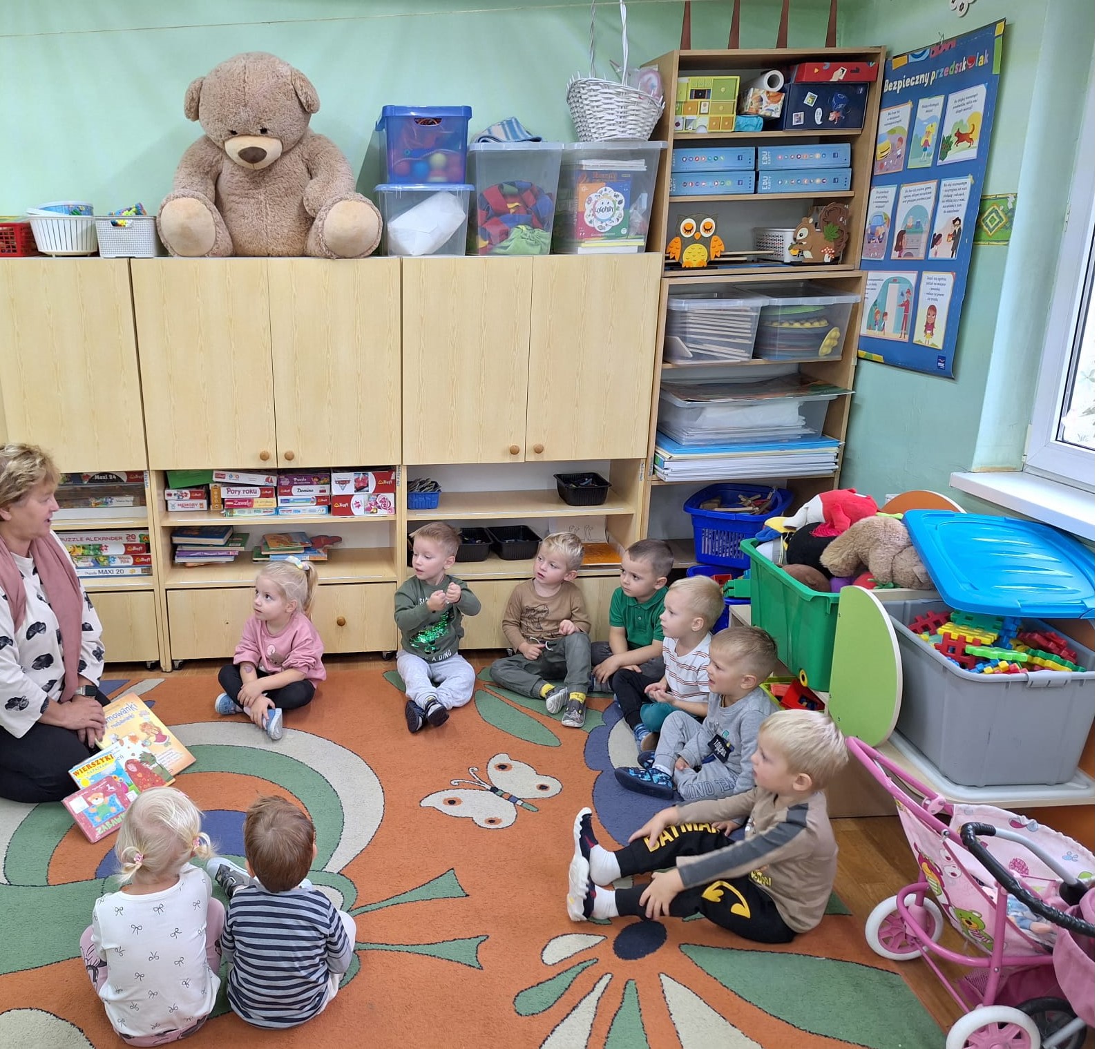 Przedszkolaki z grupy Sówki z wizytą w bibliotece