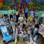 Pamiątkowe zdjęcie grupowe Uczestników wydarzenia "Noc z Andersenem"