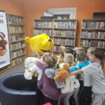 Dzień Pluszowego Misia w bibliotece - zabawy z Misiem - Kubusiem Puchatkiem
