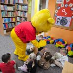 Dzień Pluszowego Misia w bibliotece - zabawy z Misiem - Kubusiem Puchatkiem