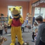 Dzień Pluszowego Misia w bibliotece - zabawy z Misiem - Kubusiem Puchatkiem