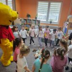 Dzień Pluszowego Misia w bibliotece - zabawy z Misiem - Kubusiem Puchatkiem