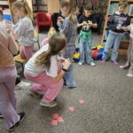 Zabawy i wróżby andrzejkowe w Bibliotece