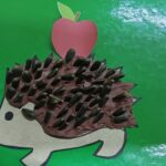 Praca plastyczna - jeż z igłami ze słonecznika