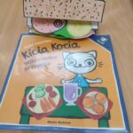 Okładka książki Anity Głowińskiej z serii Kicia Kocia, pod tytułem Witaminowe przyjęcie