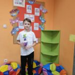 Uczestnicy zajęć prezentujący swoje prace