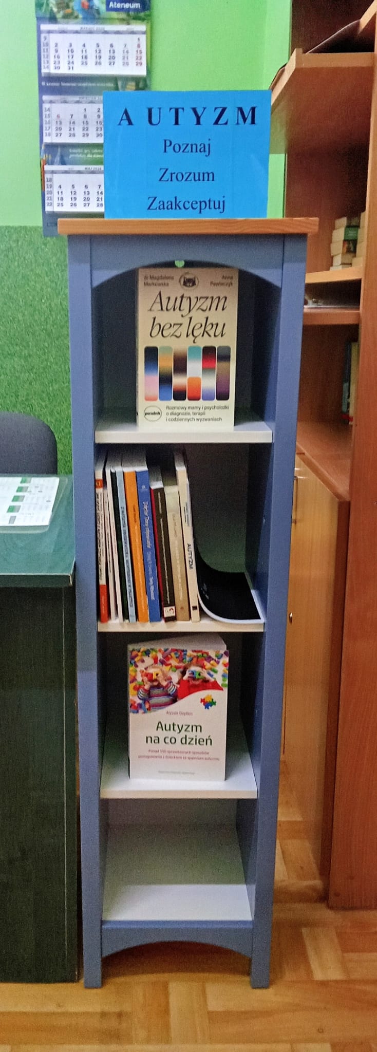 Niebieska półka - przeznaczona do książek o trudnej tematyce