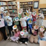 Zdjęcie grupowe dzieci uczestniczących w zajęciach